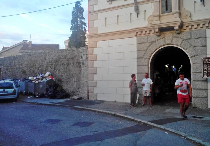 smece kontejneri ulaz u stari grad trebinje